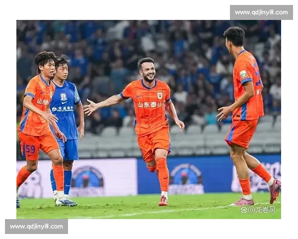 中超才够味:藏在绿茵里的烟火与热血 中超才够味:藏在绿茵里的烟火与热血